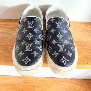 Louis Vuitton blue monogram sneakers used mens 6  ( US mens 7) or  Women’s 9